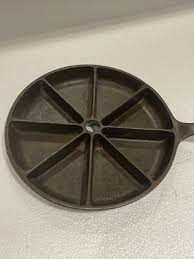 Vintage 9" Cast Iron Corn Bread Skillet 8 Wedge #8 CB Made ...