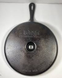 Lodge Cast Iron Divided Cornbread Skillet Pan USA D 8CB 9 ...