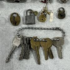 Lot Of Vintage Padlocks And Keys Please See Our Pictures Yale Master And More | eBay