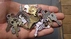 Random Group of Old Keys - KET Artifacts