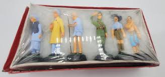 Lucknow Clay Figures- Leader Set - 6 Figures in original box ...