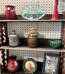 Second floor dealer 340RJ just put on a 20% off items $10+ ! Rebecca also added new items on Monday— sale runs through the month of January. Reach out for details on specific items! 🙂