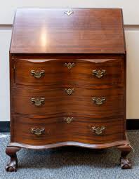 Lot - Colony House Chippendale Style Mahogany Slant Front Desk, 40 x 28 x 16 in. (101.6 x 71.1 x 40.6 cm.)