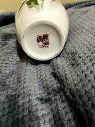 Japanese Seizan 8" vase with gold rim - White Ceramic with ...