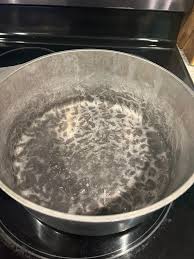 What happened to this Magnalite pot and how can I fix it?