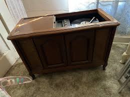 Antique Magnavox Home Record Radio Player
