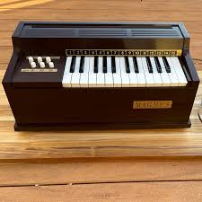 Magnus Tabletop Electric Chord Organ Model 300 Brown 1960's ...