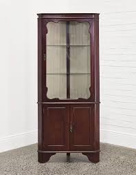 Sold at Auction: Glass panel top corner display cabinet (186 x 75 x 45cm)