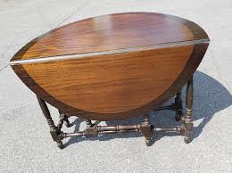 William and Mary Style Stained Mahogany Gate Leg Drop Leaf Oval Dining Table | Chairish