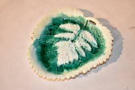 19th Century Majolica Leaf Dish For Sale at 1stDibs
