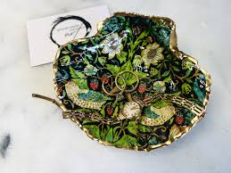 William Morris Strawberry Thief Black Dorset Scallop Shell ...