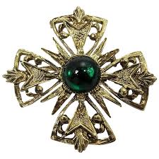 Maltese Cross Brooch ~ Emerald Green Cabochon ~ Dimensional ...