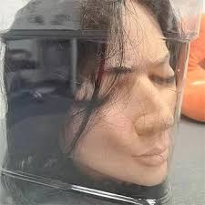 Accesorio de cabeza cortada aterradora, cabeza en el frasco, colección espeluznante de Halloween, decoración de látex para mujer, decoración de látex de cabeza embrujada de tamaño real, decoración de : Hogar y Cocina - Amazon.com