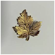 Vintage Giovanni Golden Maple Leaf Brooch Pin. For Sale at Ruby Lane