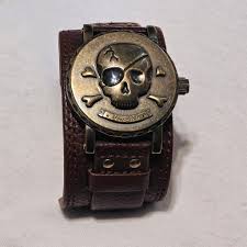 If you had been waiting on picking up the new BMX gloves from Eckō, today is your day to snatch them up at a discount + the rest of the 'Wearable Art