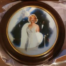 Collector Plate-marilyn "Opening Night" for Sale in San Antonio, TX - OfferUp