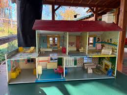 VINTAGE 1950s Marx Tin Litho DOLLHOUSE Suburban Colonial w ...