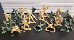 Vintage Plastic Army Men Tan & Green Lot of 20 Soldiers | eBay