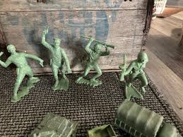 4 Vintage 1963 LOUIS MARX Green Army Men Toy Soldiers 6 ...