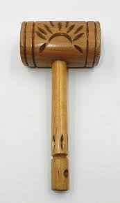 VINTAGE WOODEN HAND CARVED GAVEL MALLET & MATCHING BASE INSCRIBED W/ "共" & "宣" | eBay