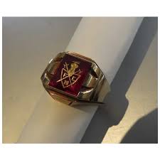 Vintage Size 9 Masonic Knights 10K Gold Ring. For Sale at Ruby Lane