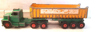 it's a joy..Dodge Tractor K-16 1970,26 tyres...