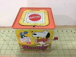 Vintage Peanuts Comics tin Snoopy Jack-in-the-box works ...