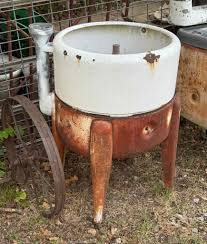 Antique General Electric Wringer Washing Machine Porcelain Wash Tub!! No Wringer or Electric Motor HAS the agitator Great for a planter or yard art!! Asking $50 cash