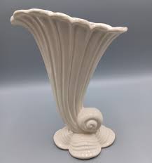 VINTAGE ROYAL WINTON WHITE CORNUCOPIA VASE WITH SEASHELL ...
