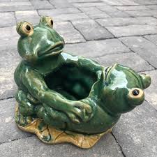 Vintage | Accents | Vintage Frogs Hugging On Lily Pad ...