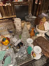 Cozy vibes, vintage finds, and Christmas cheer 🎄