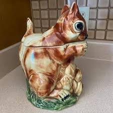 Collectible Vintage McCoy squirrel cookie jar | EstateSales.org