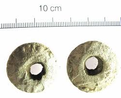 File:1. Medieval lead spindle whorl (FindID 250125).jpg ...