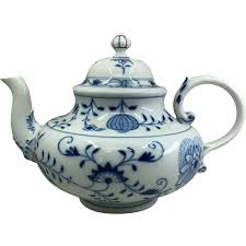 Meissen Blue Onion Teapot. For Sale at Ruby Lane