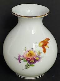 Vintage Forstenberg White Porcelain Bud Vase With Floral Design & Gold Rim 4.5" | eBay