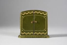 Sold at Auction: CARTIER. Écrin à pendulette en cuir vert. Marqué Cartier Paris 13, rue de la Paix et Lond