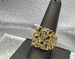 A Classic Vintage 14 Karat Yellow Gold Diamond Nugget Ring