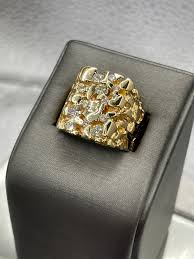 A classic Vintage 14 Karat Yellow Gold Diamond Nugget Ring ...