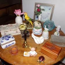 LOT 120 ANTIQUE VANITY WITH MIRROR | EstateSales.org