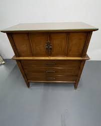 Sold at Auction: Mid Century Modern Chest of Drawers