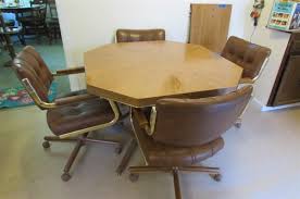 Lot Detail - VTG OCTAGON KITCHEN TABLE & CHAIRS
