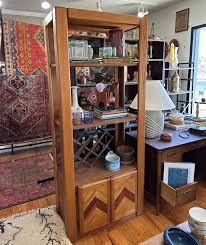 Lou Hodges Adjustable Étagère Now $425 @stateofgracevintage #mcm #louhodges #midcentury #vintage #vintagefurniture #austinhome #austininteriors #interiordesign