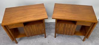John Widdicomb Mid Century Modern Walnut Nightstand or End Table, a Pair at 1stDibs