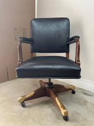 Late 20th Century Gunlocke Leather Adjustable Swivel Office ...