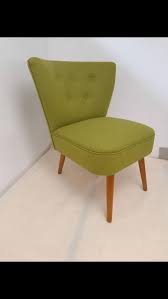 Mark has made this 16” round footstool today. I think there is every colour of the rainbow in there and I love the yellow piping. Perfect for perching or putting your feet