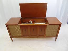 Vintage Mid Century Stereo Console | The LIGHT YELLOW AUCTION - Mid Century, Antiques, Sofas, Dining, Dressers + More... Friendly Staff Help Load! | Okiebid