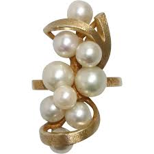 14 KT Yellow Gold Ring With Freshwater Pearls. For Sale at ...
