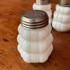 Antique White Creased Bale Pattern Dithridge and Sons ...