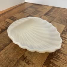 Vintage Milk Glass Shell Shaped Dish/Tray/Ashtray 4.5”x5.5 ...