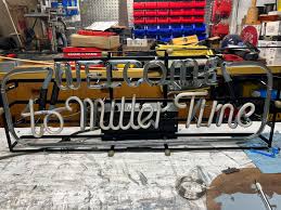 Vintage Restored 1984 Neon Sign Collectibles - Collectibles